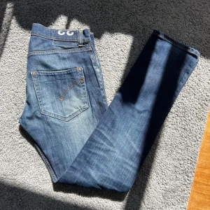 Dondup Sam - •9/10 skick - nya✅ •Storlek - 33📏 •Inkluderat - Jeans👟 •Fraktar - inom 24h📦