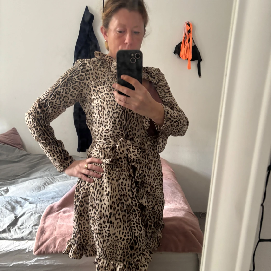 Leopardmönstrad omlottklänning Ally Bell - 1