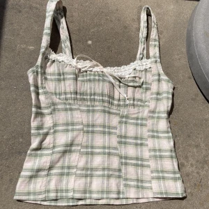 Korsett Urban Outfitters - Jättefin korsett topp från Urban Outfitters. Aldrig använd. 