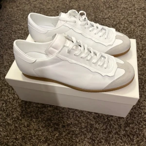 Masion Margiela helt nya - Maison Margiela skor helt nya med box och dustbag. Storlek 44