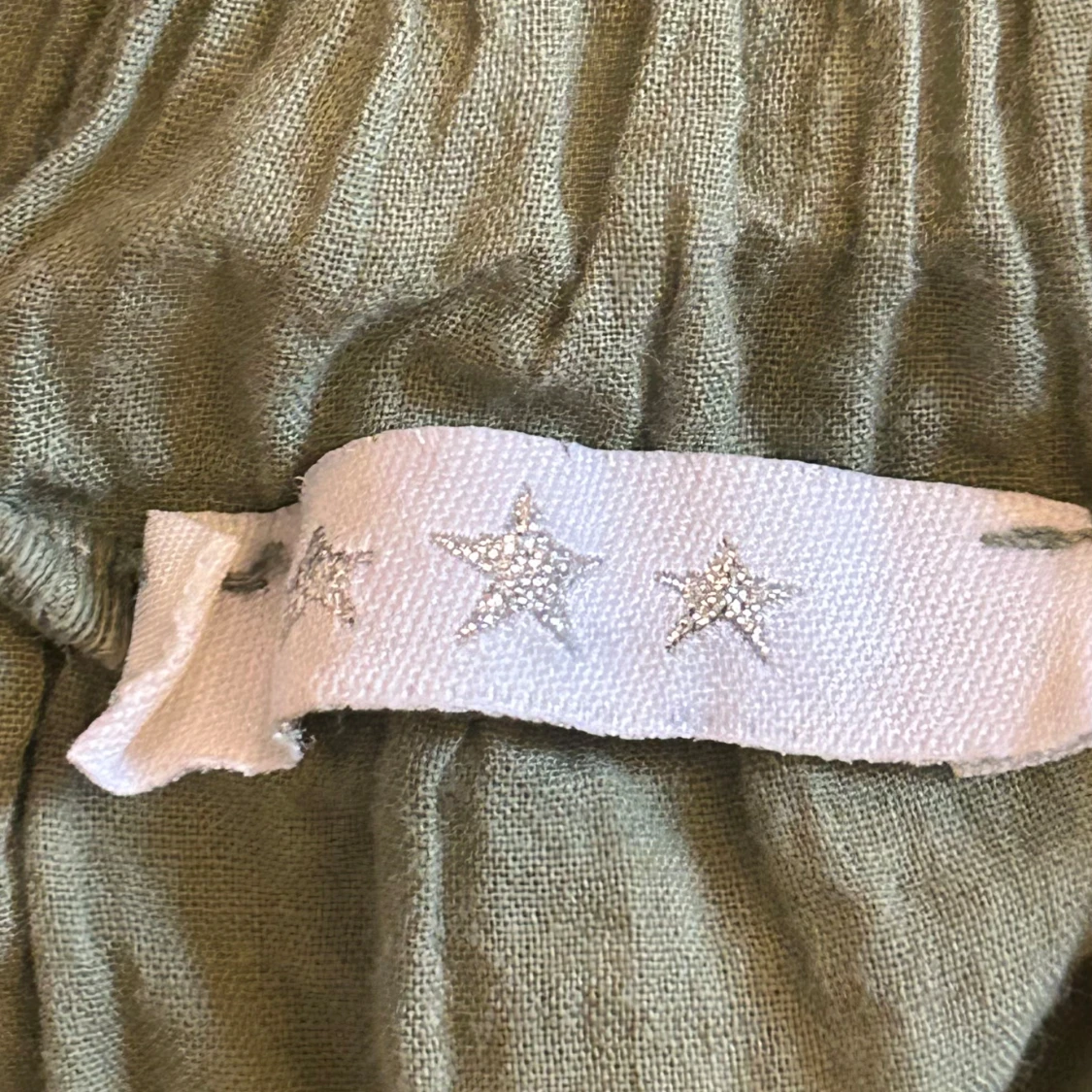 Olivgrön långkjol med broderade detaljer - 2