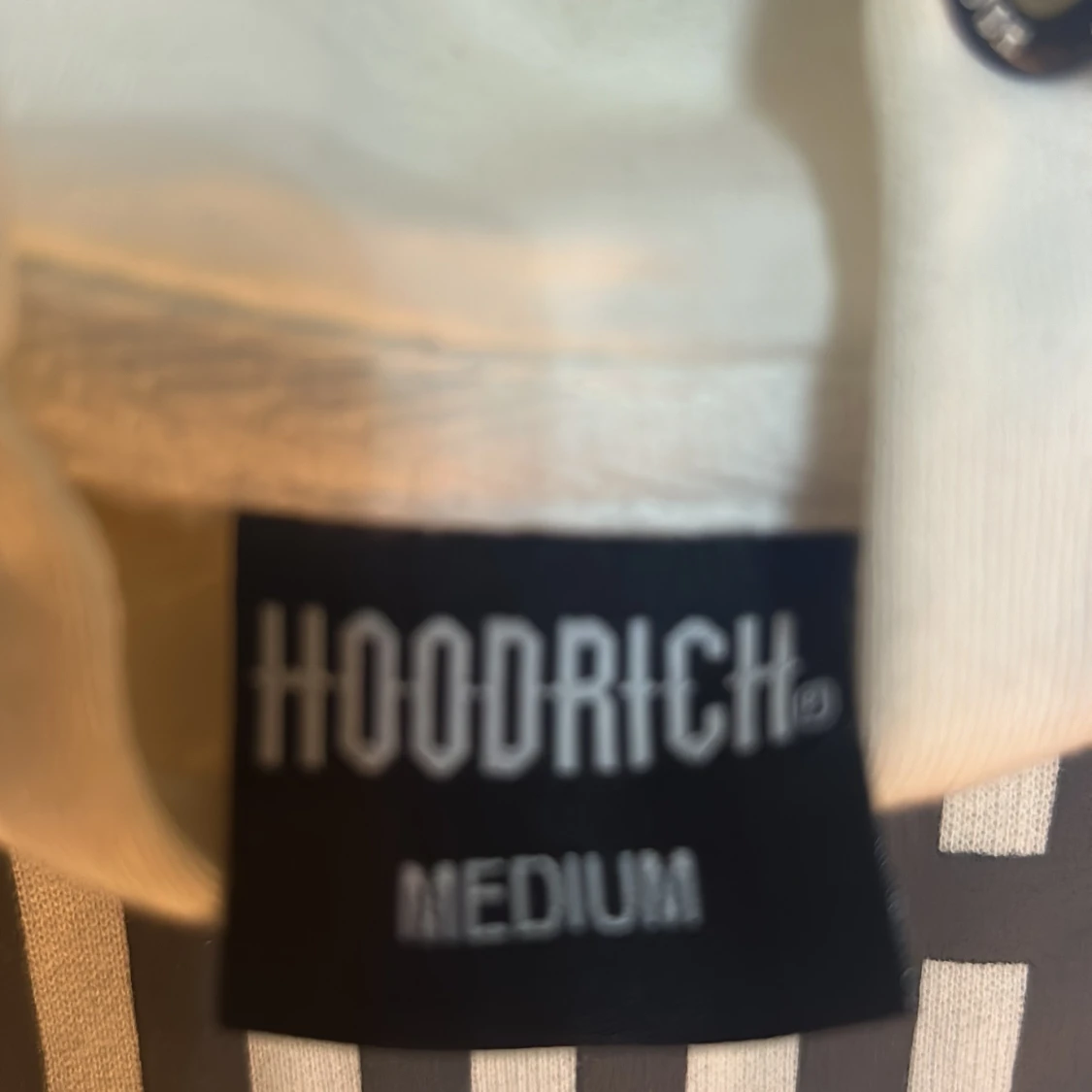 Vit hoodie från Hoodrich med tryck - 2