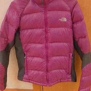 The North Face jacka  - Fint skick, inget fel på den alls ☺️