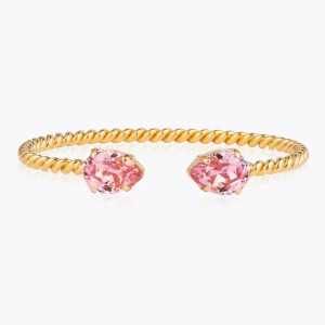 Caroline svedbom armband & ring  - Såå fint armband från Caroline Svedbom med stenen ”rose” med den lilla ringen till med samma sten. Såå fint men kommer tyvärr inte till användning längre 😕💞💞💞 super fint skick då de annars brukar bli lite rosé färgade🙏🏽 skriv till mig vid frågor!🩷🩷❤️❤️❤️