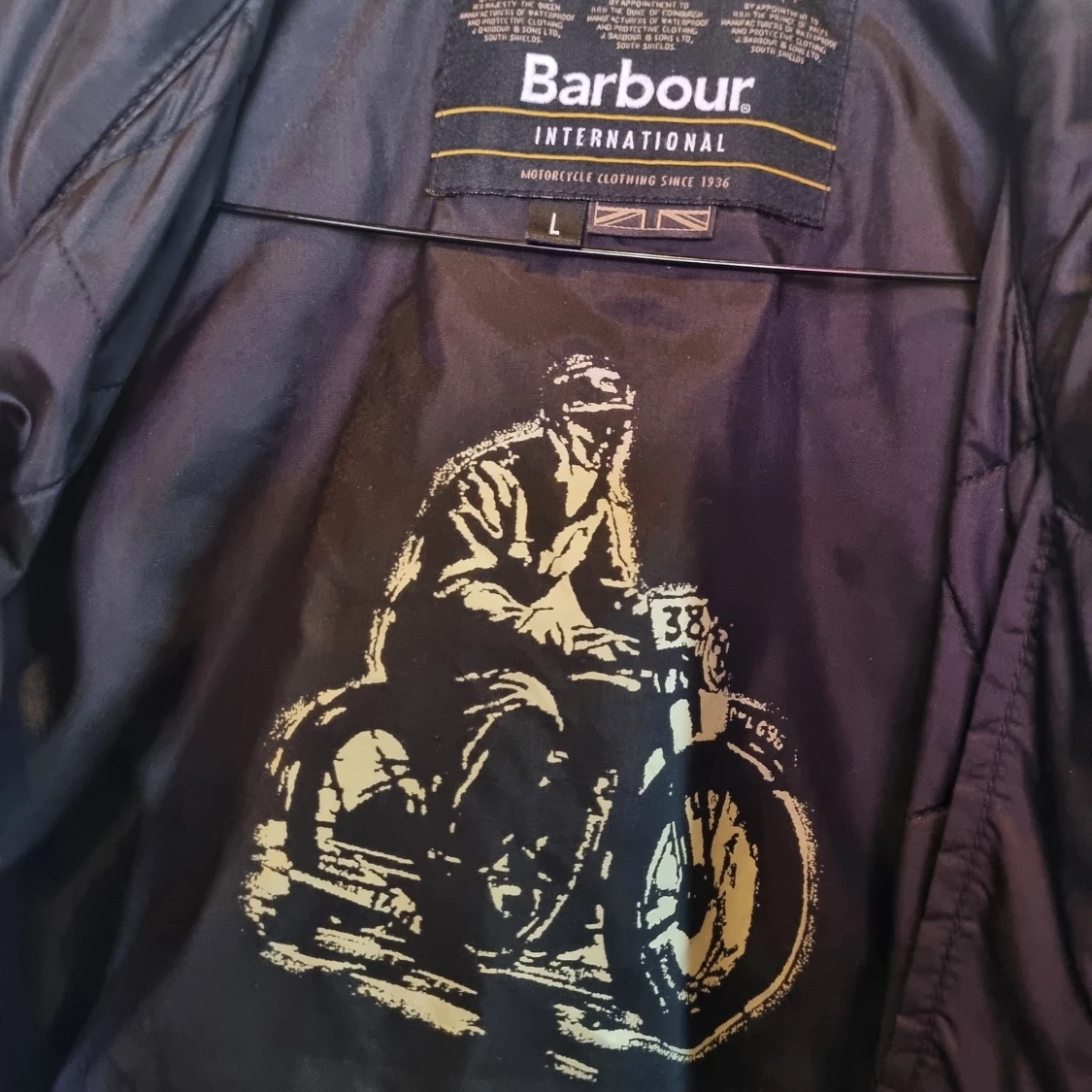 Svart quiltad jacka Barbour L - 1