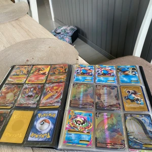 Pokémonkort - Samlarpärm med Umbreon VMAX - Säljer 