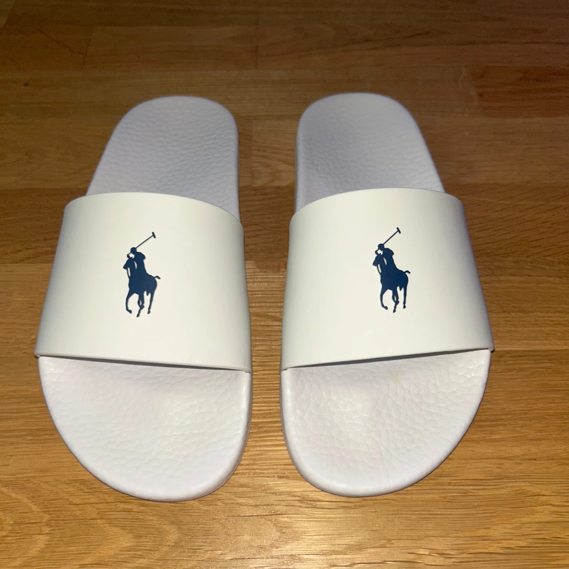 Vita slides från Polo Ralph Lauren