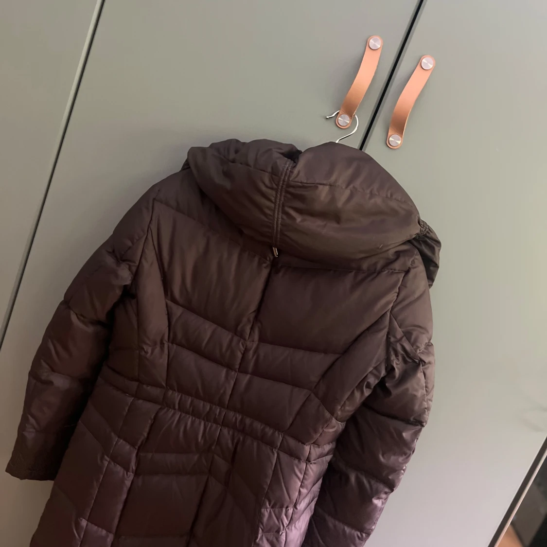 Lång mörkbrun pufferjacka från Esprit - 2