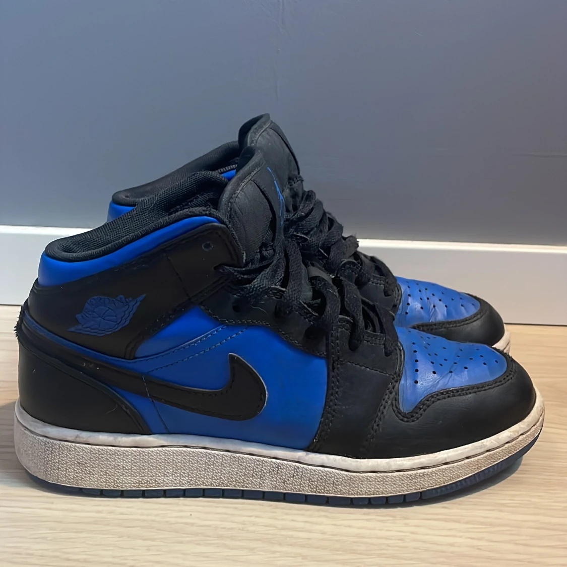 Nike Air Jordan 1 Mid Svart/Blå 37.5 - 1