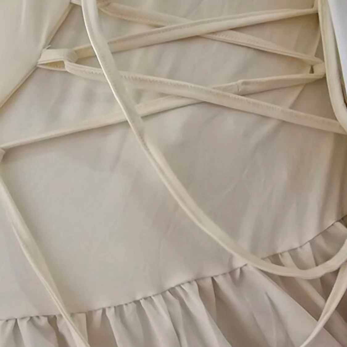 Champagne/vitfärgad klänning med snörning bak - 2