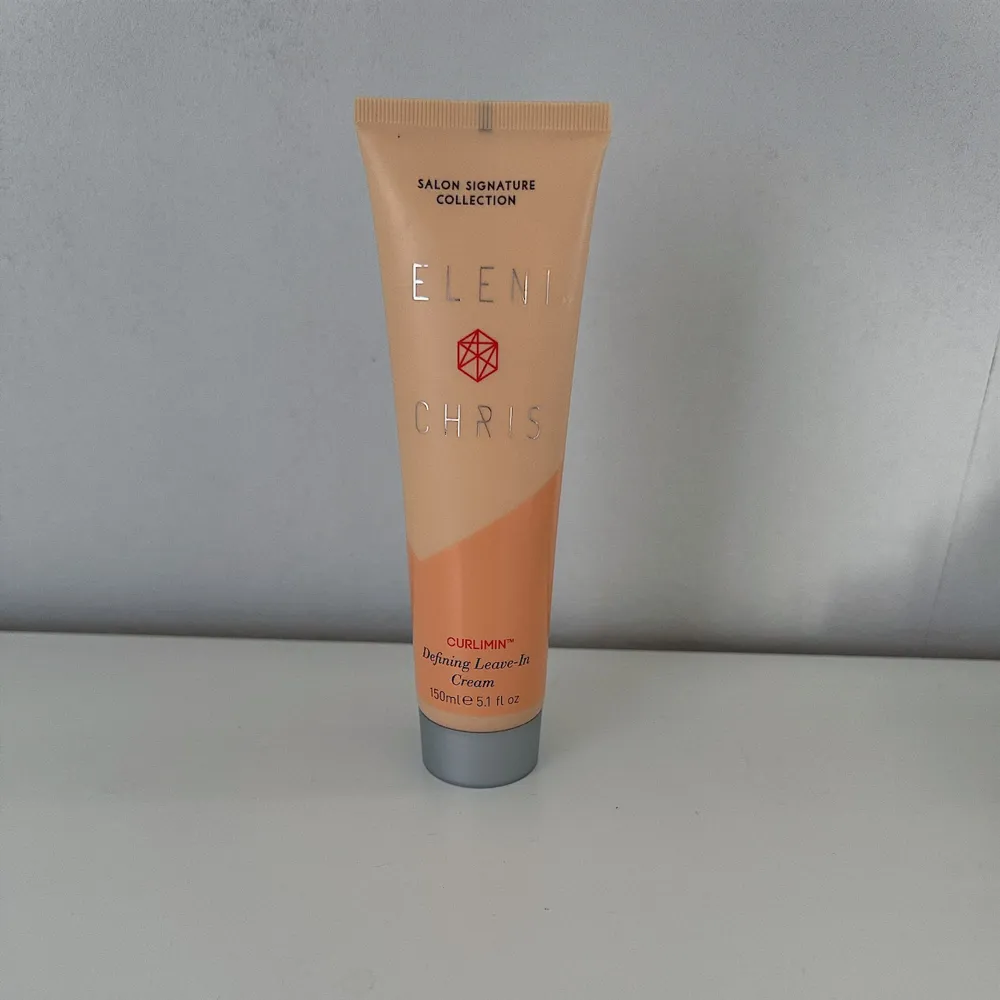 En ELENI & CHRIS Curl Leave-In Cream 150ml som inte kommer till anvĂ€ndning. Nypris 339kr! FĂRST TILL KVARN!đđ§Ą(BUNDLERABATT VID KĂP AV FLER ARTIKLAR!). Beauty.