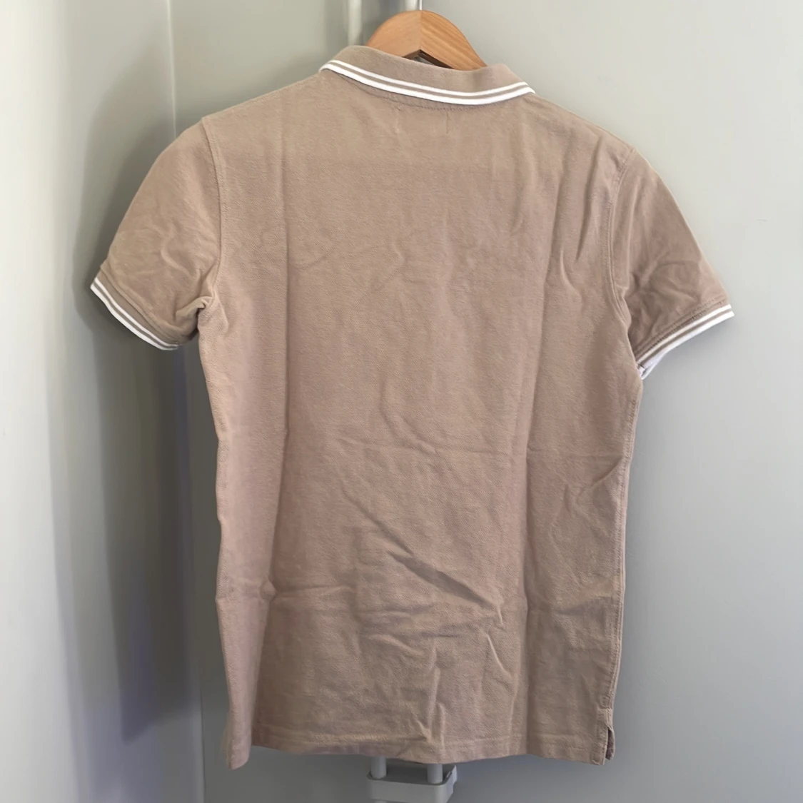 Beige pikétröja med krage - 1