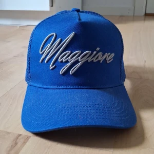Blå maggiore keps - Nästan oanvänd maggiore keps som är skön passform .