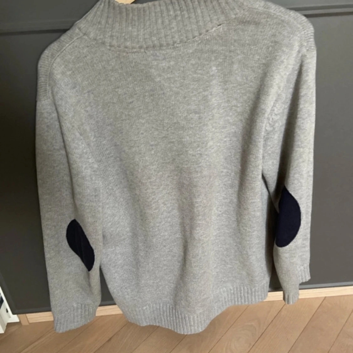 Grå tröja med dragkedja från Tommy Hilfiger - 1