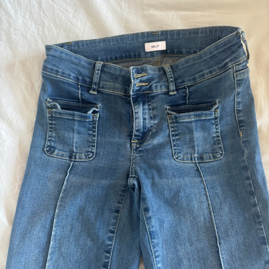 Blå bootcut jeans från NELLY - 2