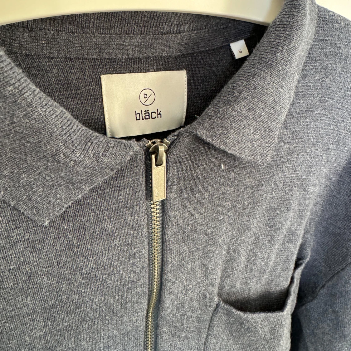  stickad tröja med dragkedja från Bläck - 1