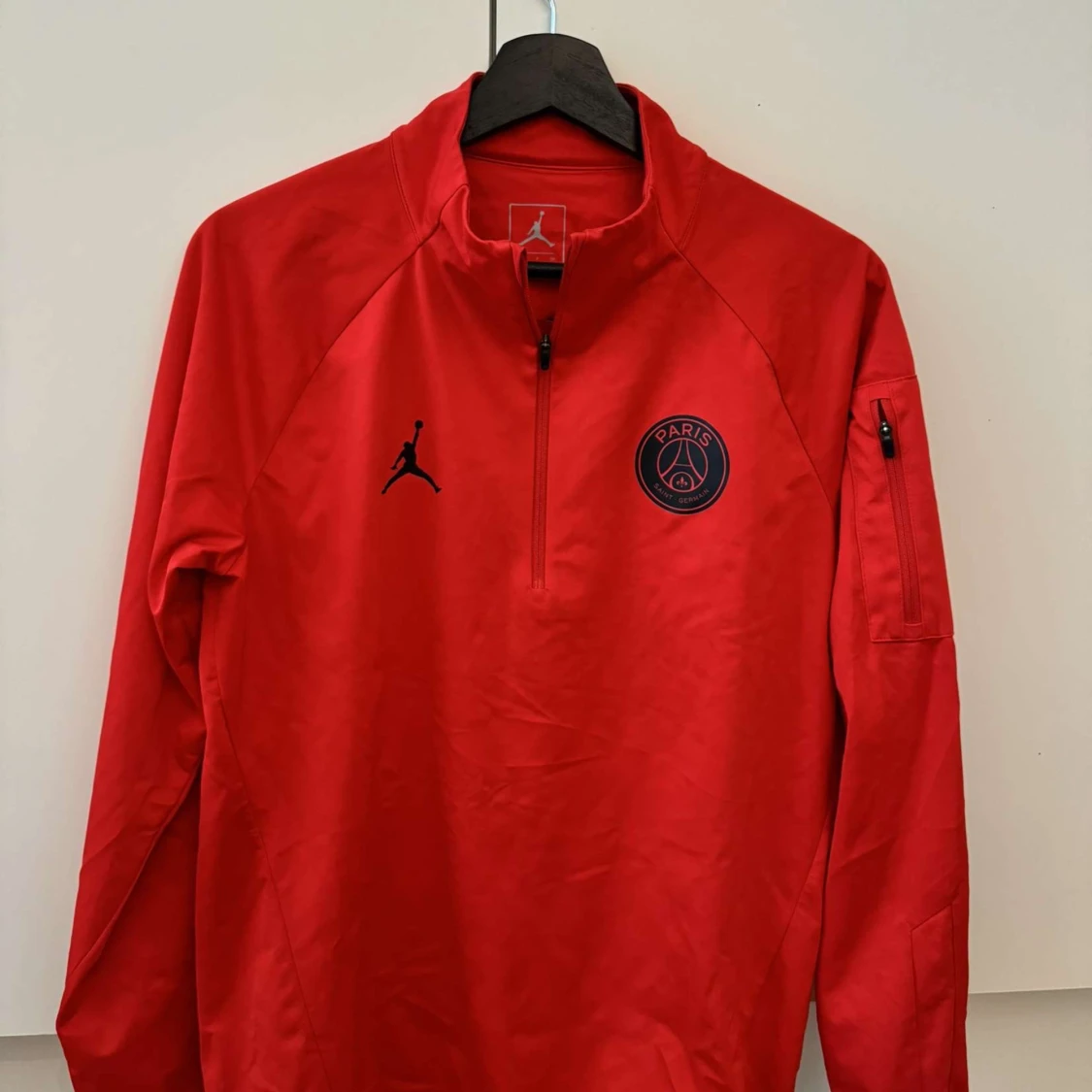 Röd långärmad tröja från Jordan x PSG