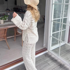 Virkar set - Jättefint virkat set från Gina tricot. Använt fåtal gånger så i fint skick 
