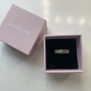 Fin silverring💗 - Fin silverring från Edblad med hjärtan och stenar på💗. Kontakta om du undrar något eller vid intresse
