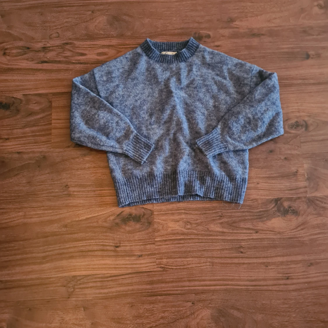 Blå stickad tröja