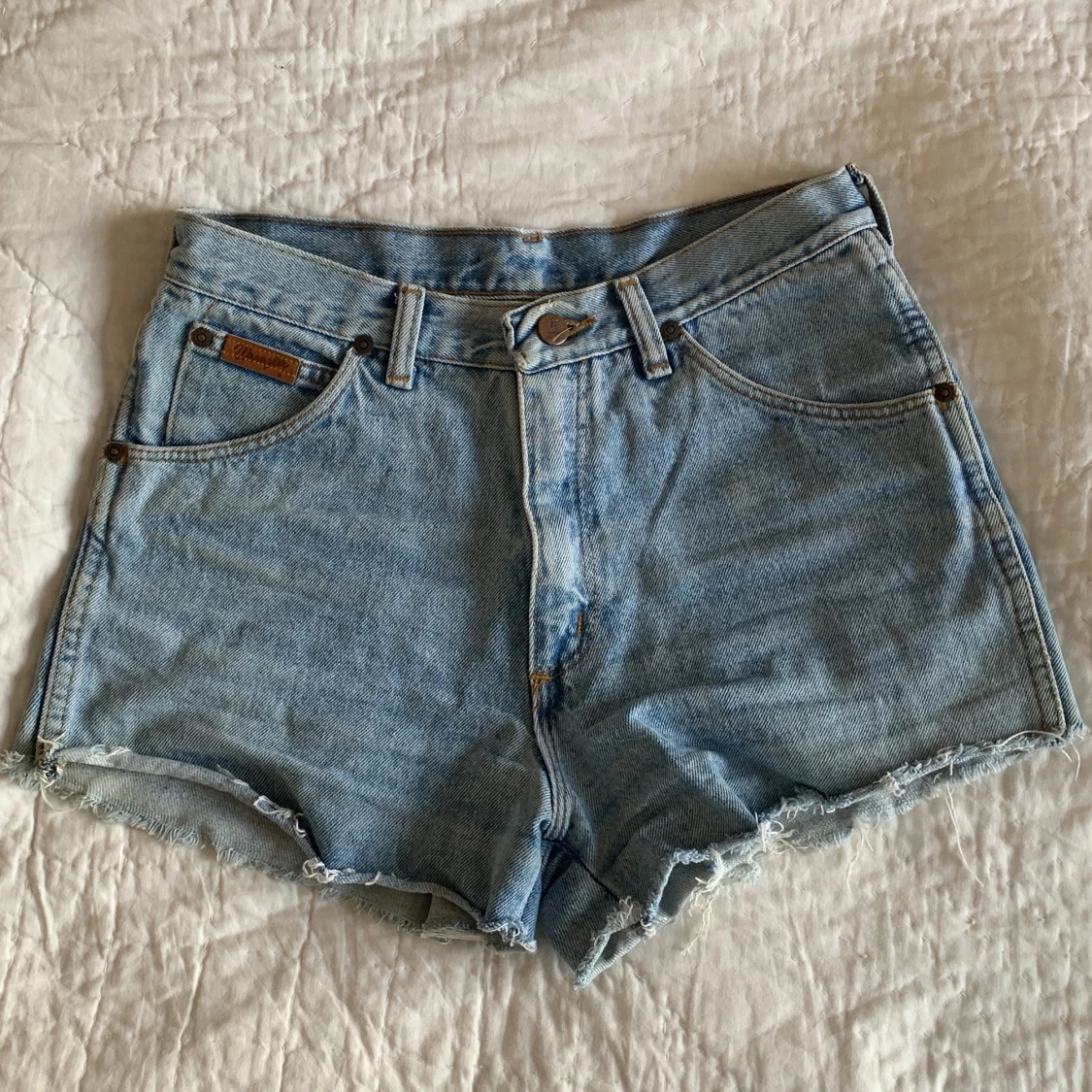 Blå jeansshorts från Wrangler