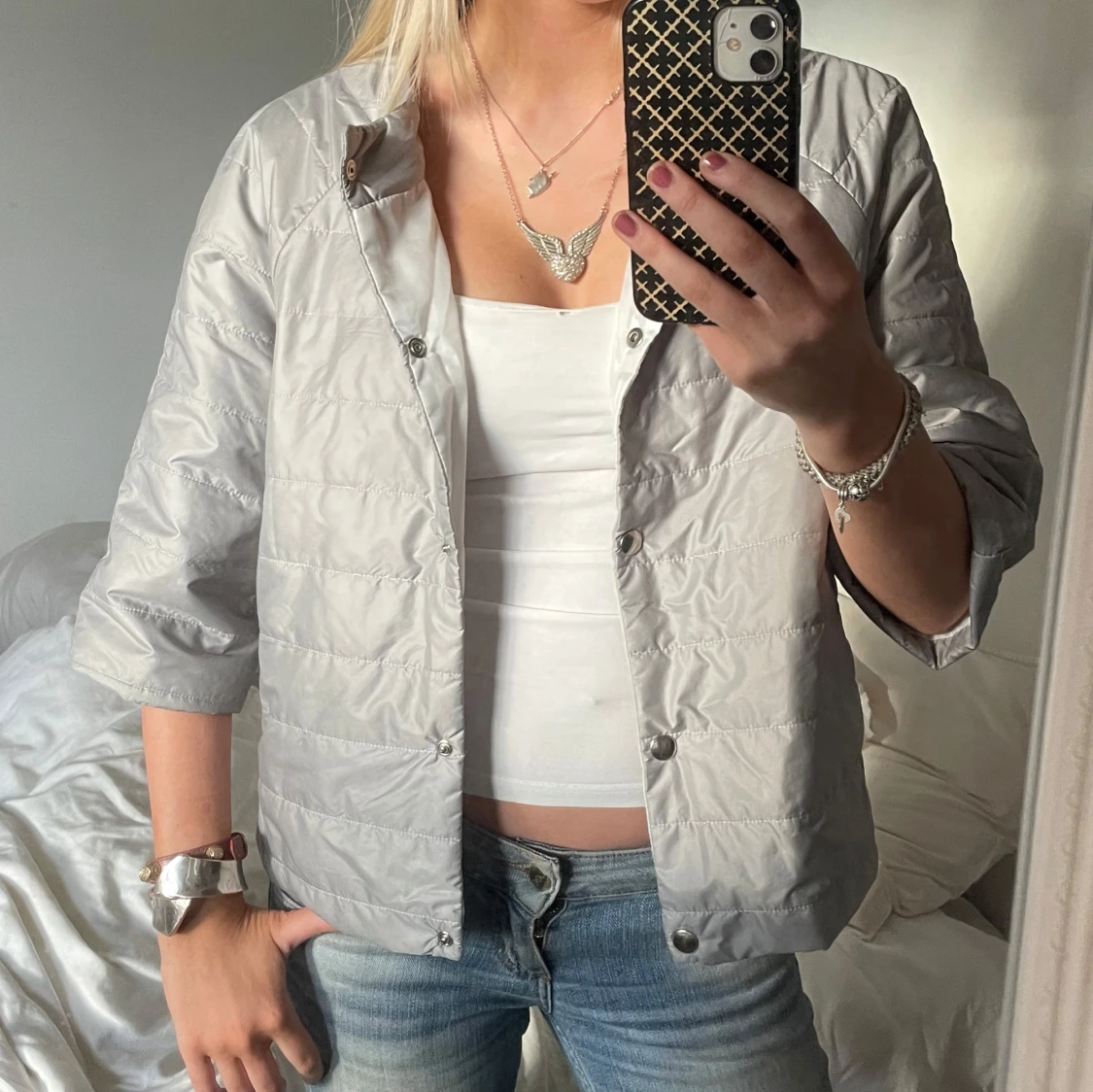 Grå quiltad jacka med 3/4 ärmar - 2