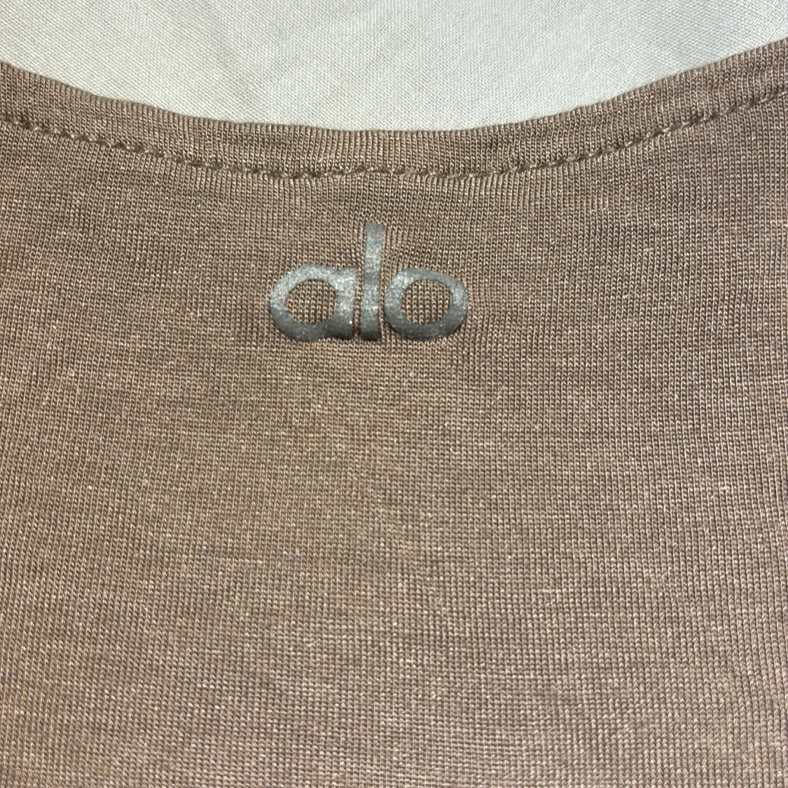 Beige kortärmad topp från Alo - 2