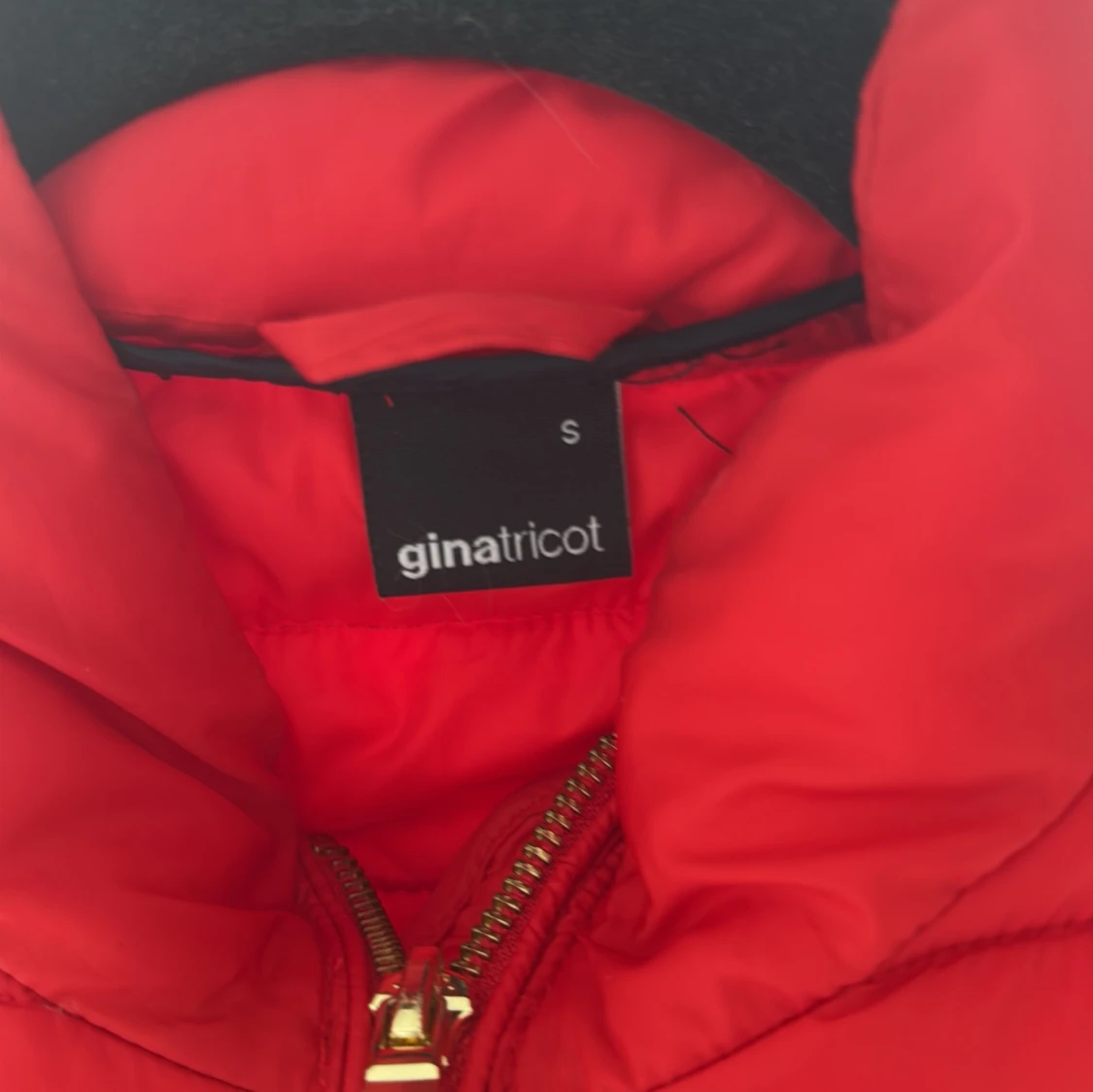 Röd dunväst från Gina Tricot - 2