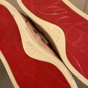 Christian louboutin | skick 7/10 några spikar e lite ner slippade men annars bra | unika och snygga loubs som såklart e äkta |storlek 39 | pm för mer bilder o info ✅priss kan diskuteras✅ 
