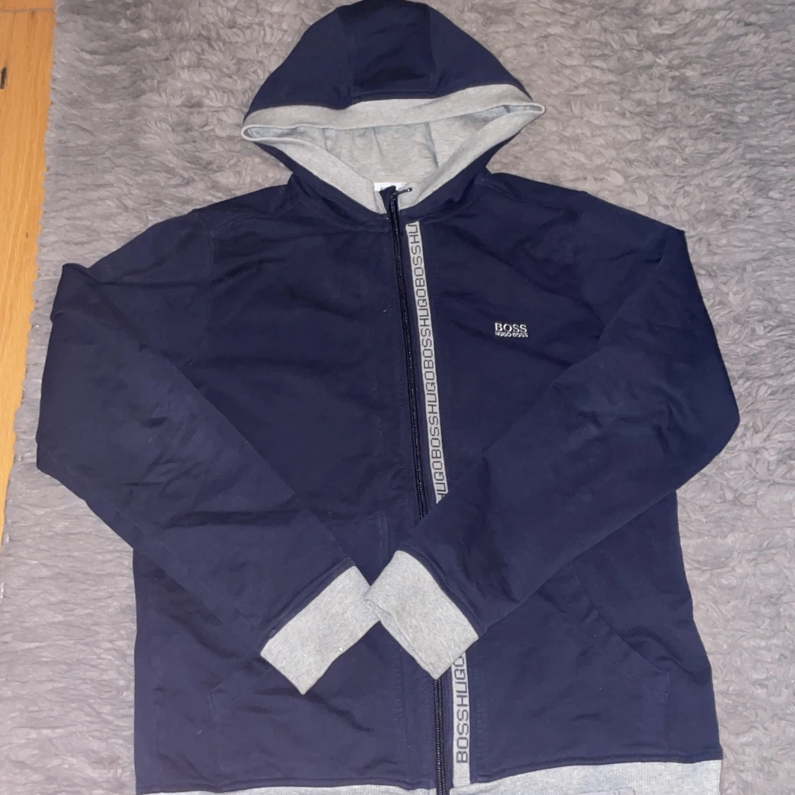 Mörkblå hoodie från Hugo Boss - 1