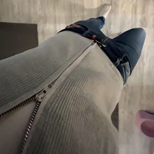 Stickad zip - Tja säljer denna stickade zip hoodie då jag inte har nån användning av den så de är bara att höra av sig om de är nått😄 och sen vill jag bara tillägga att den är storlek S men den är lite mindre i storleken så kan nog passa Xs