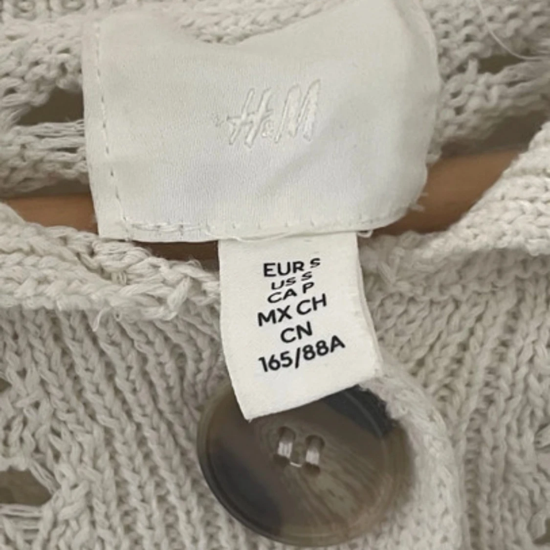 Vit stickad kofta från H&M med knappar - 3