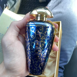 àrábẽśqüë ŧhë mẽrchãñṱ of vénîcë - ❗️Skynda innan jag ångrar mig ❗️  Säljer àrábẽśqüë ŧhë mẽrchãñṱ of vénîcë  Tyckte inte om doften, säljer vidare  Full press 97/100ml 1599 kr ink frakt. Nytt pris 3500 ink frakt 