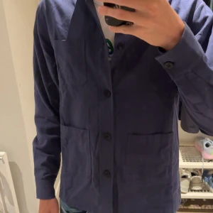 ST Studios overshirt - Säljer nu denna as feta overshirt från ST studios! Size M endast använd 1 gång! Nypris 899, mitt pris 500. Hör av er vid frågor😁