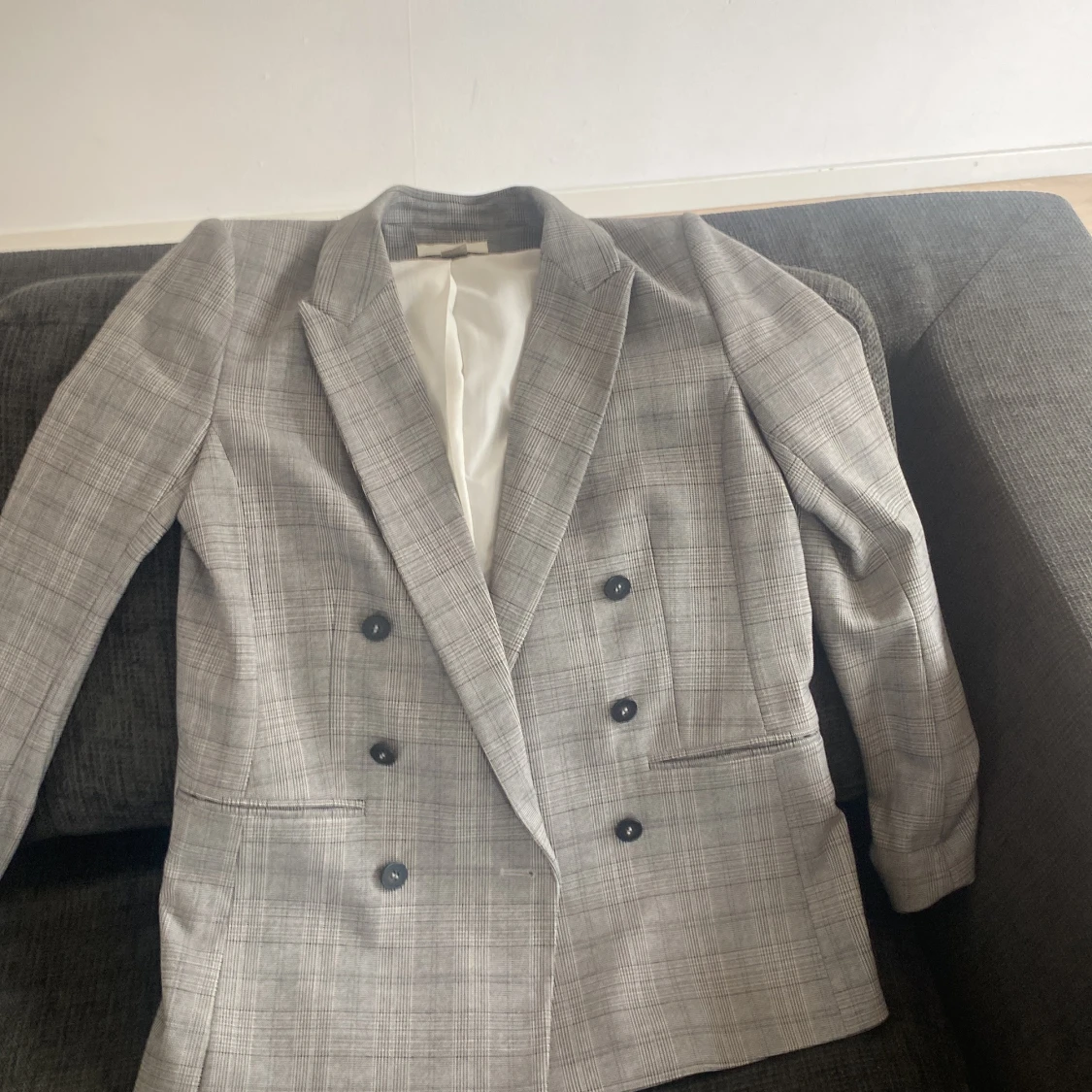 Grå rutig kavaj från H&M, stl 38