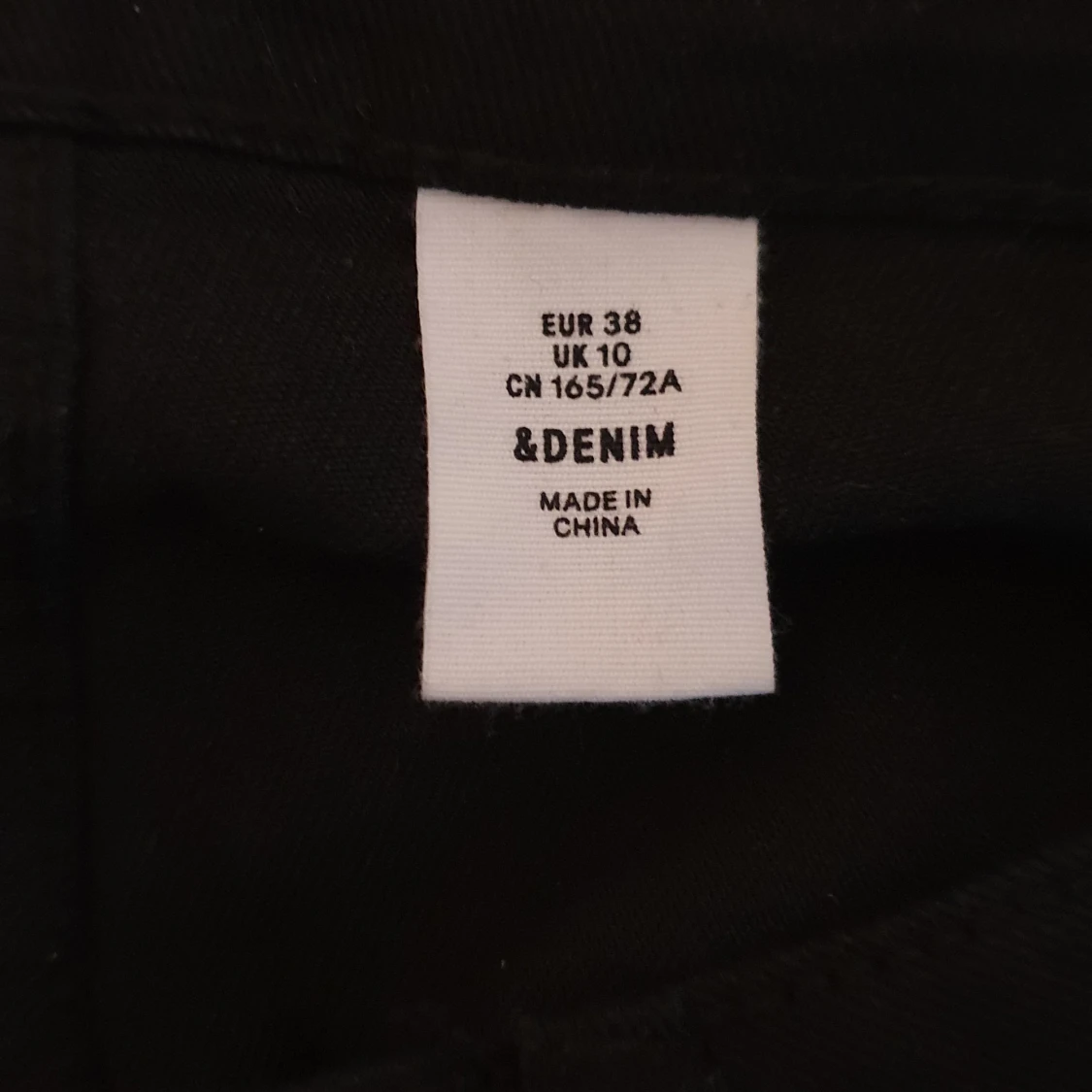 Svart jeanskjol från &Denim, strl 38 - 2