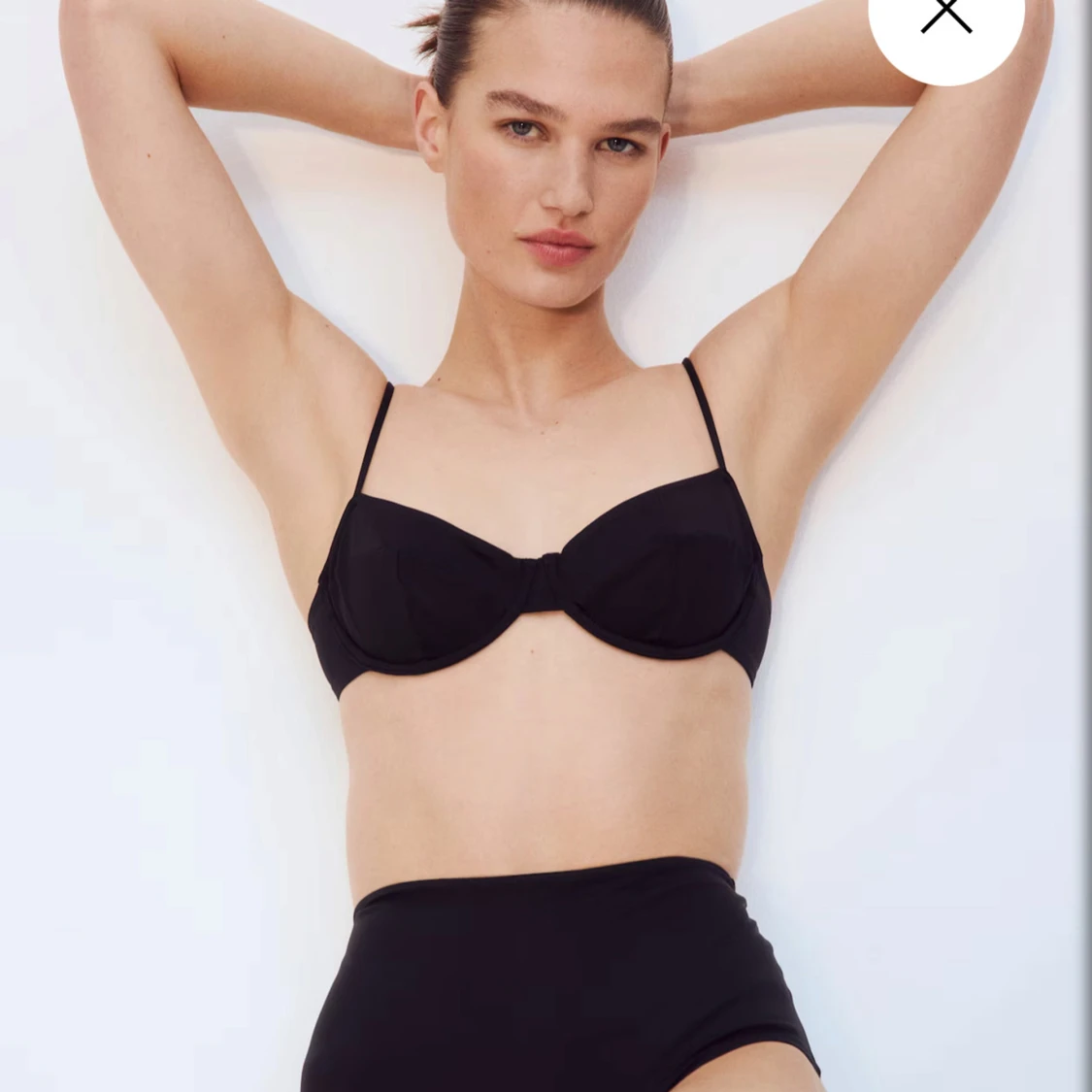 Svart bikiniöverdel