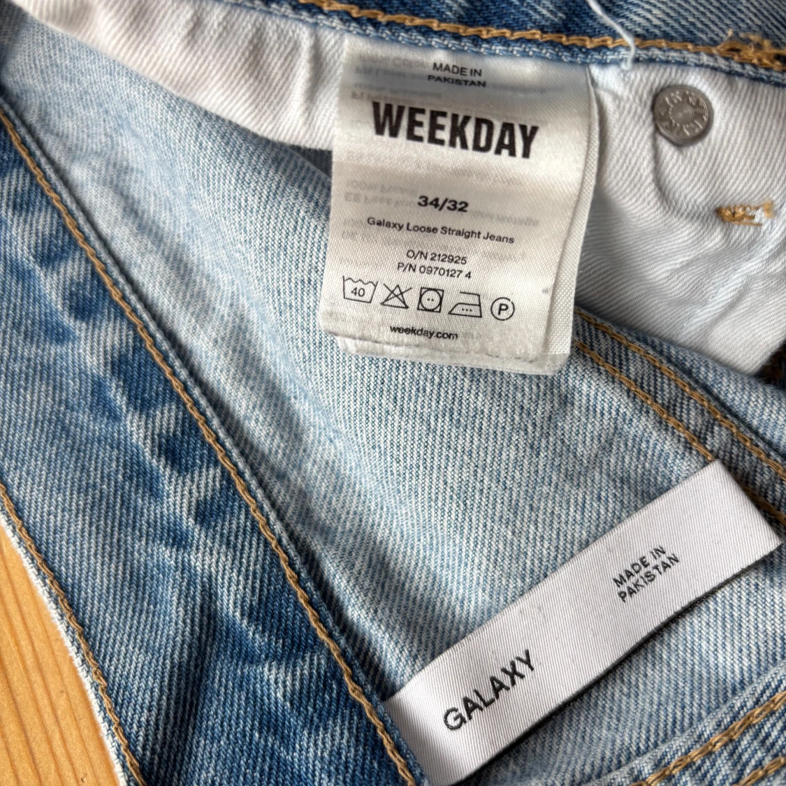 Weekday Galaxy Loose Straight Jeans - 2