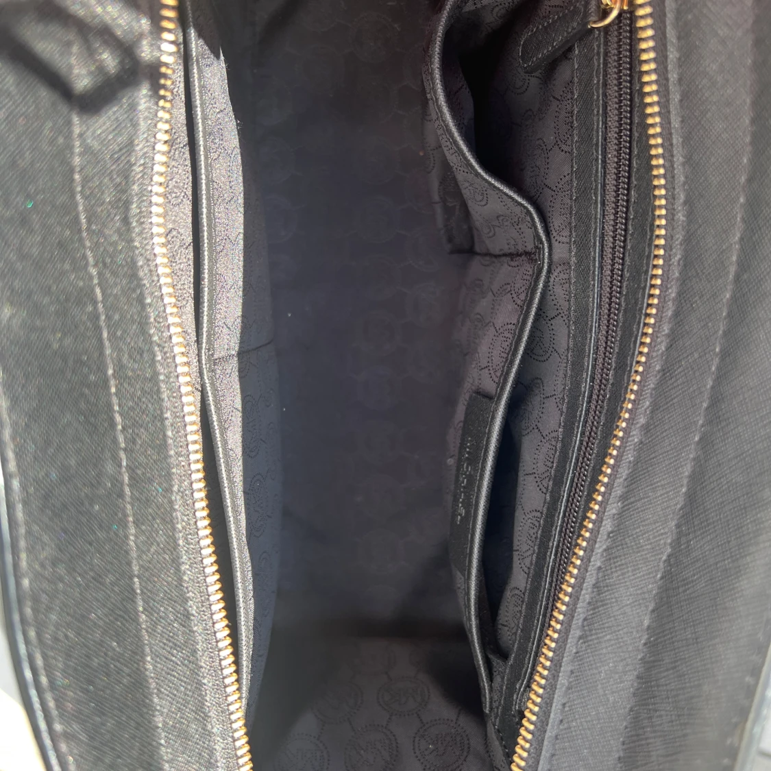 Svart handväska från Michael Kors - 2