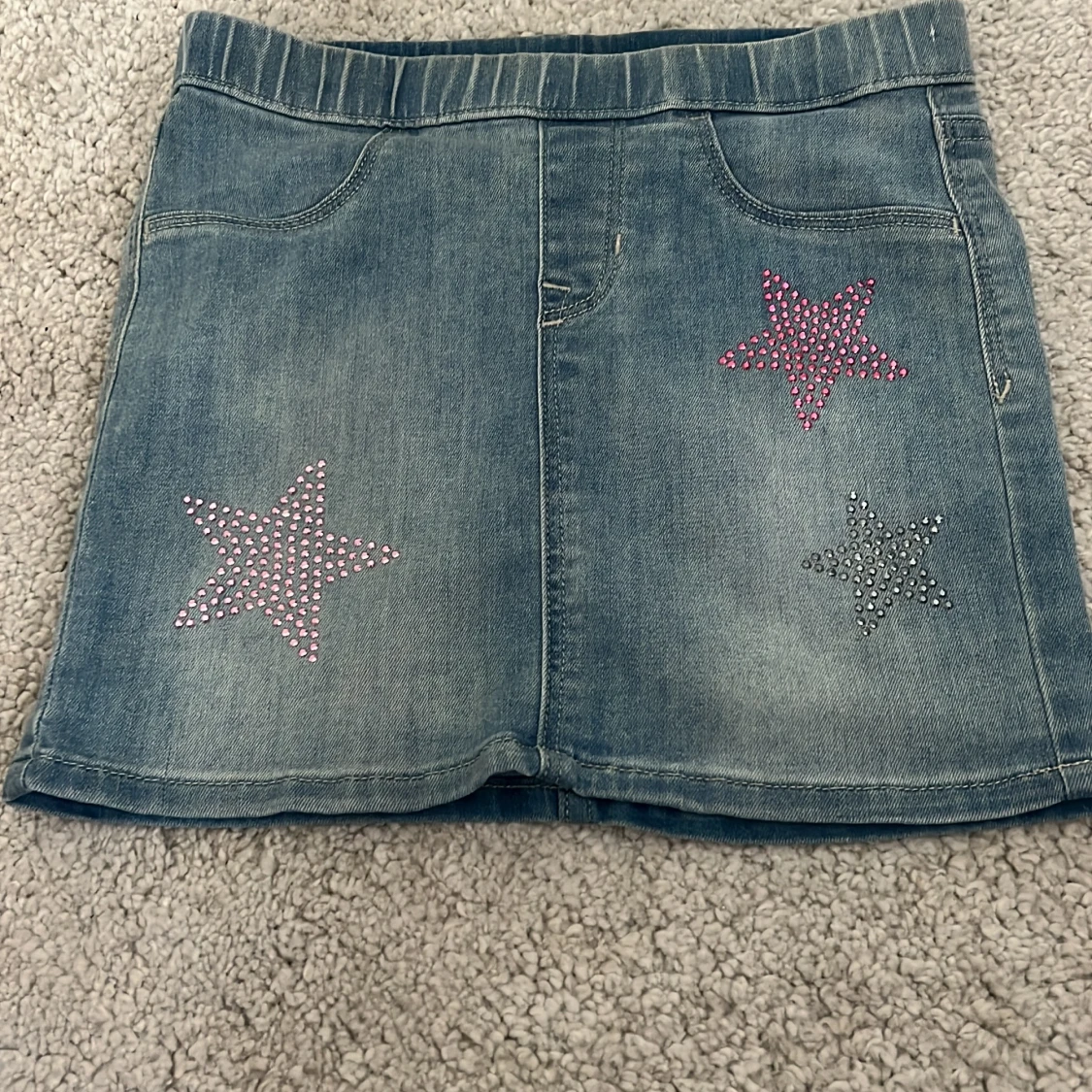 Jeanskjol med stjärnor och strass