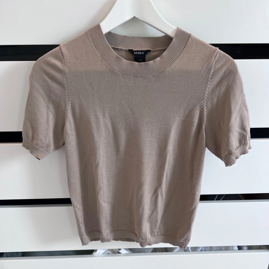Beige stickad topp från Lindex XS