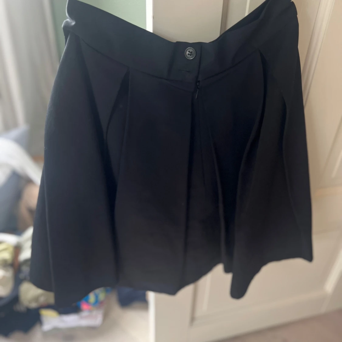 Svart kortkjol från French Connection - 1