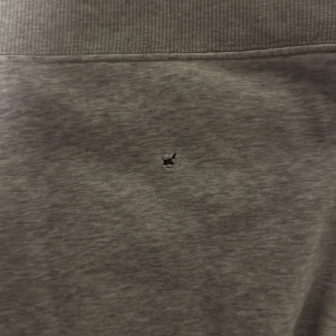 Grå hoodie från GANT med logga - 3