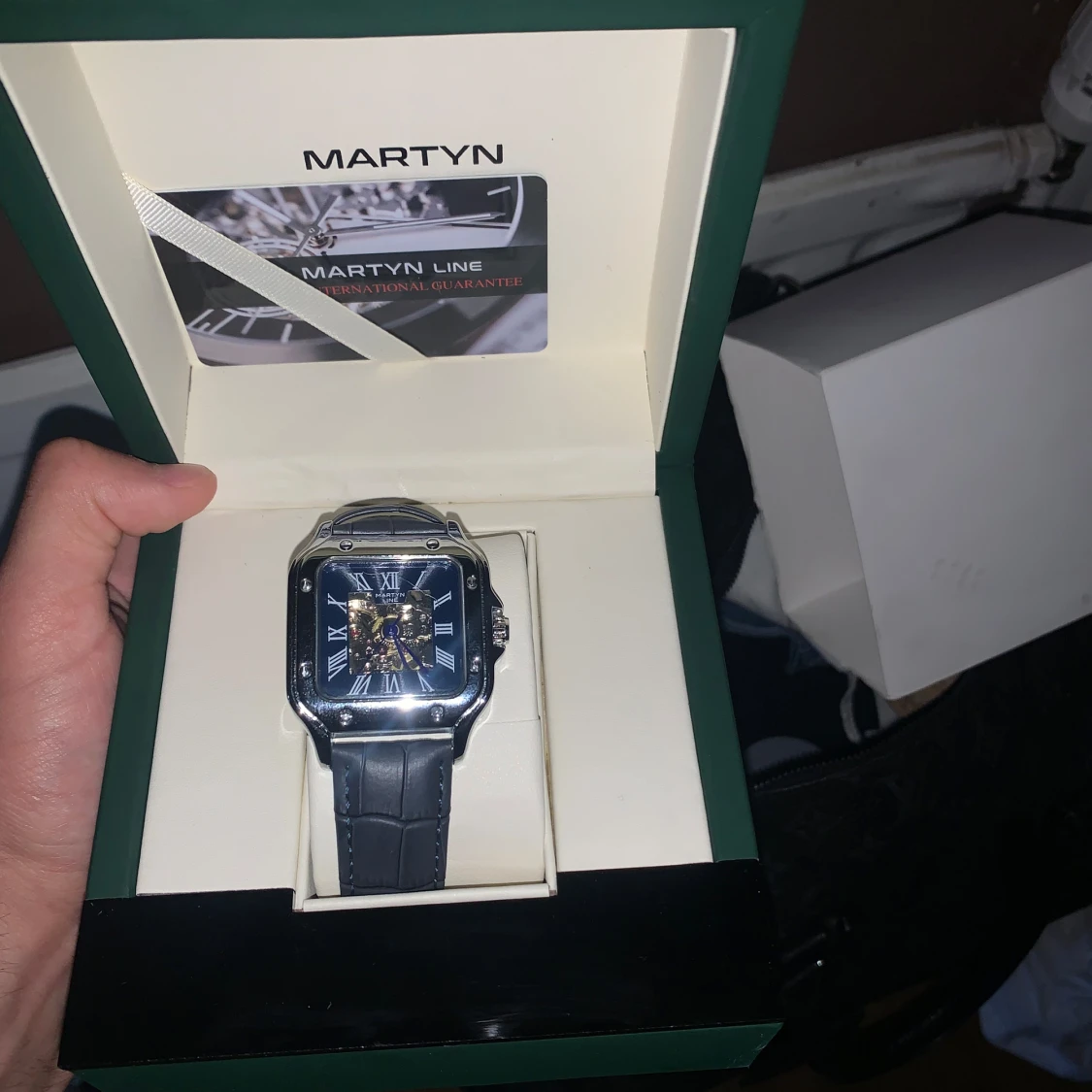 Martyn Line blå klocka med silverdetaljer