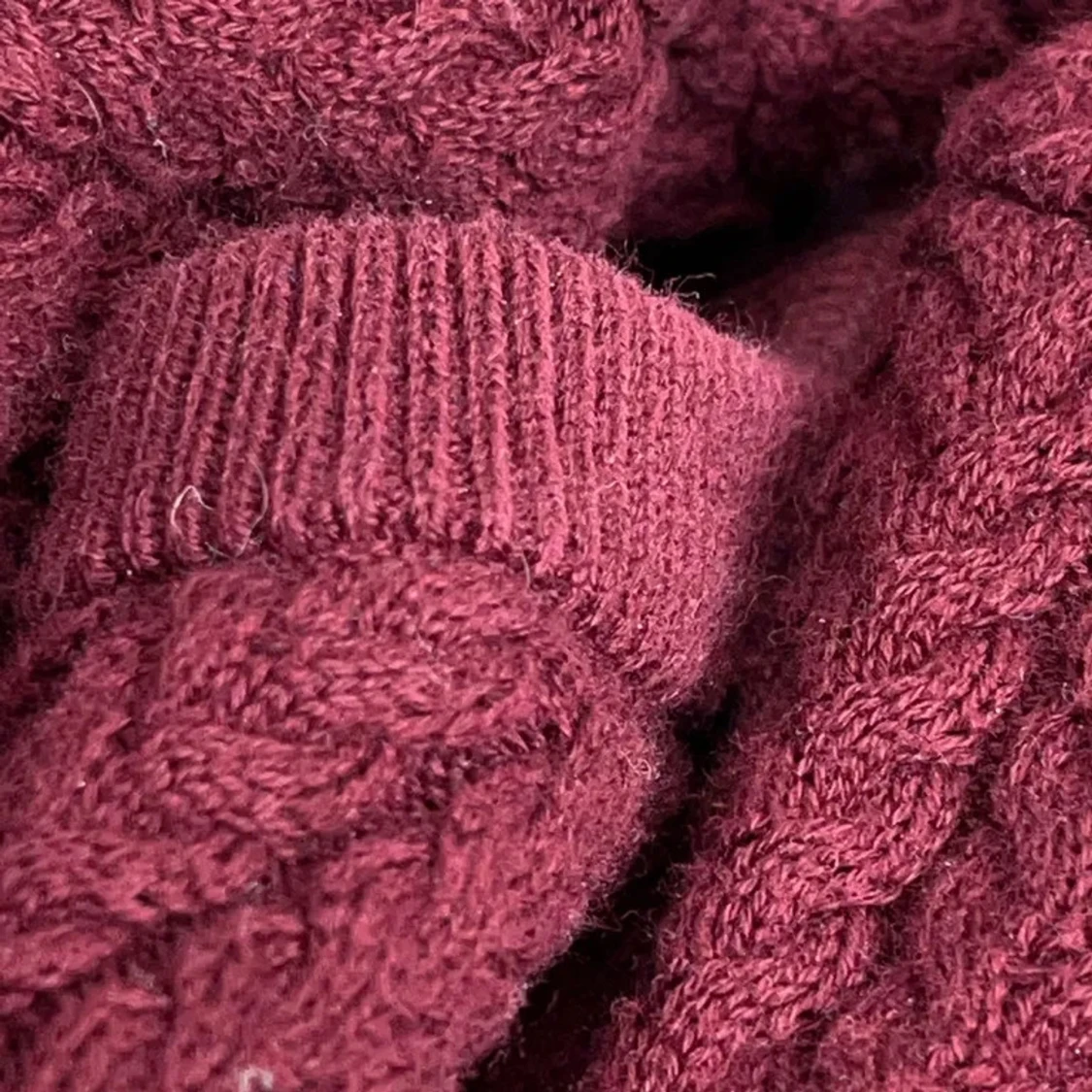 Vinröd stickad tröja från Bläck - 4