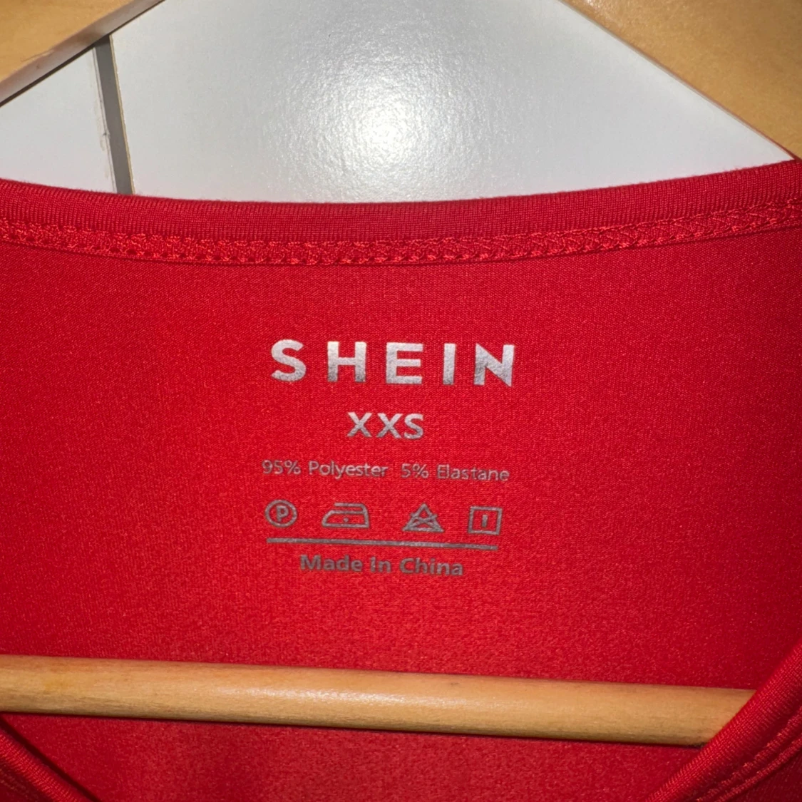 Röd långärmad topp från SHEIN - 2