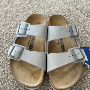 Birkenstock  - Birkenstock sandaler i  grå färg. Storlek 36