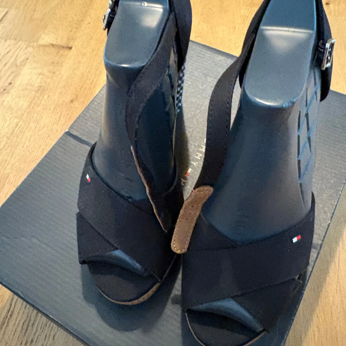 Tommy Hilfiger “Iconic Elena” Wedges, Svart EU 39 (Spring 2017) - 1