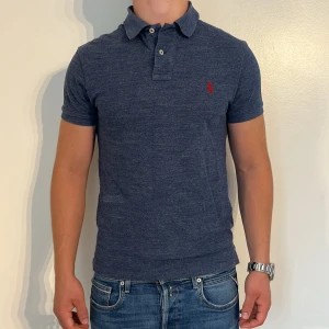 Ralph Lauren piké slim fit - Raffe piké | skick 9/10 | Storlek M | Pris - 499kr | Modellen är ca 178cm lång | Hör av dig vid minsta fråga eller fundering!!