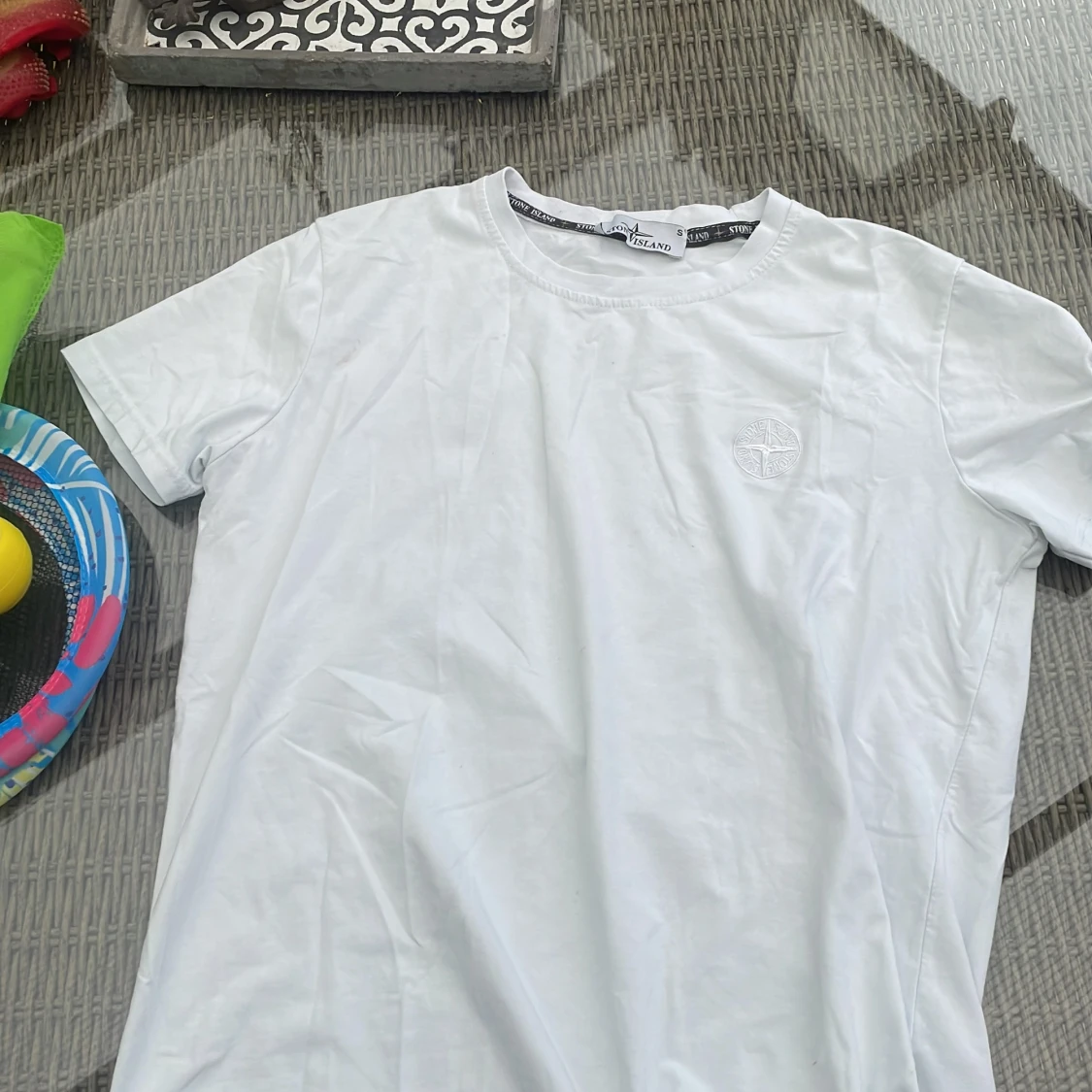 Vit t-shirt från Stone Island 